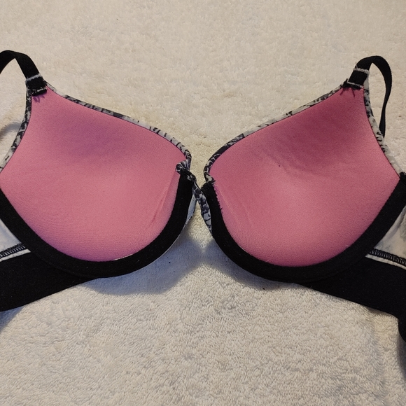 Victoria's Secret Wear Everywhere Padded Bra Size 32B - Picture 9 of 10